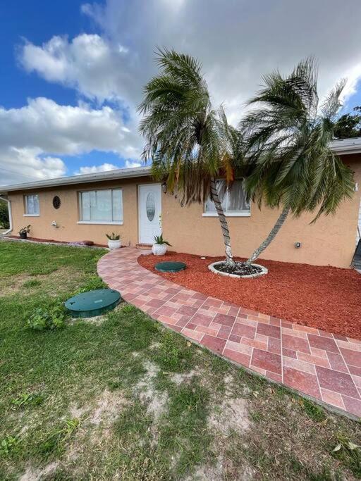 Villa Las Palmas フォートマイヤーズ エクステリア 写真
